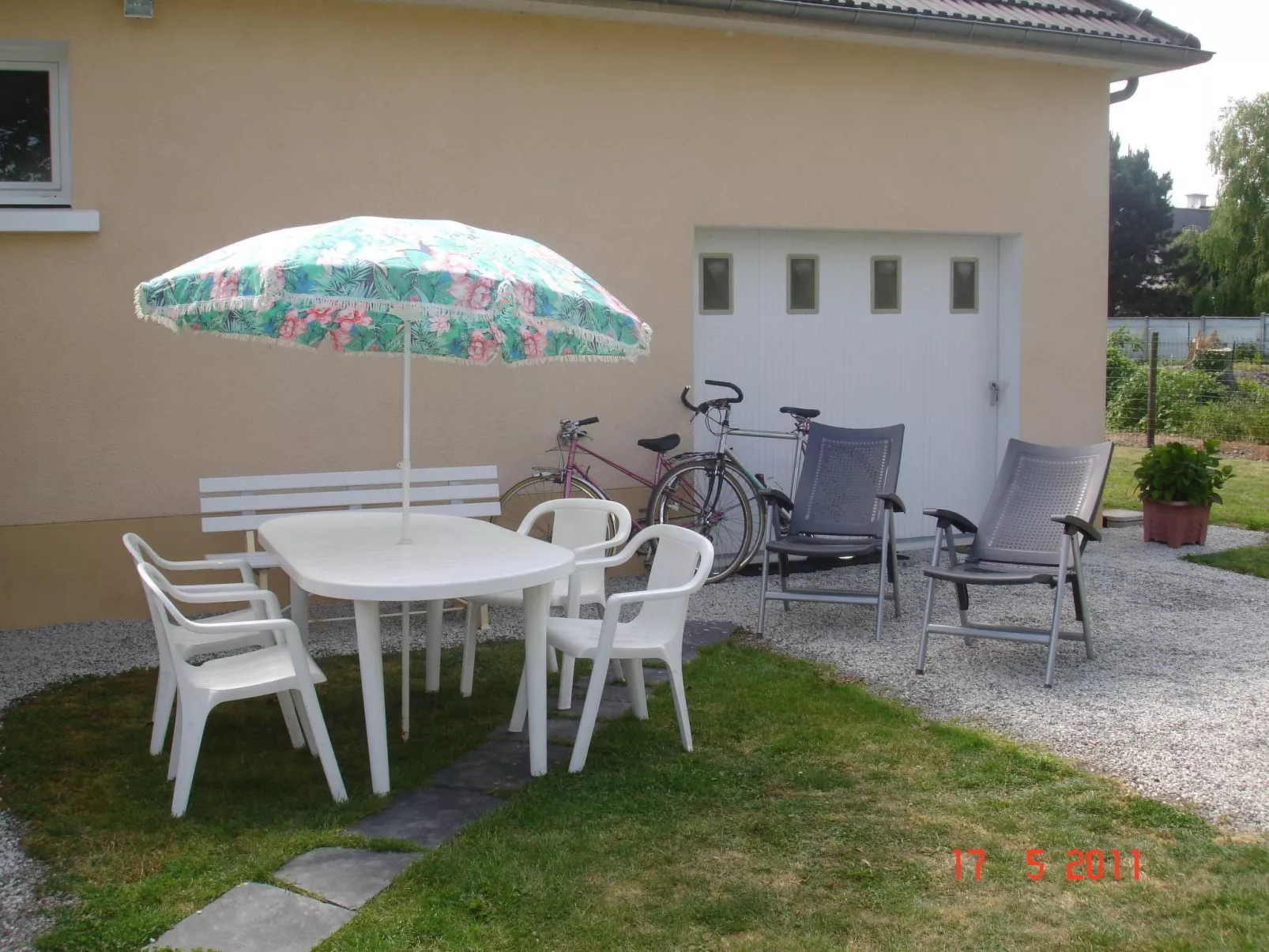 "Pavillon" mit eigenem Parkplatz-Buiten