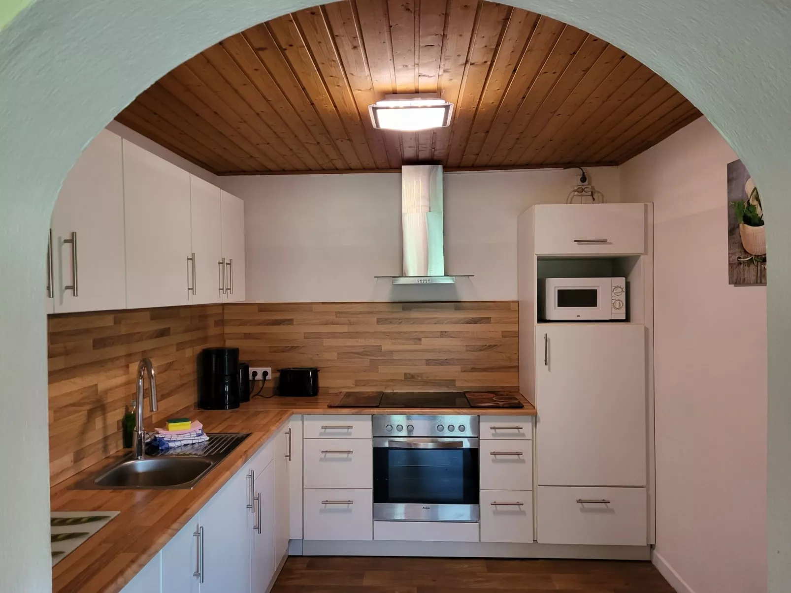 Geräumige Wohnung mit zwei Schlafzimmern und Balkon-Image-tags.info