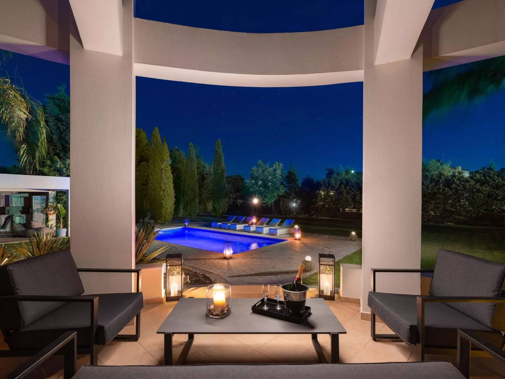 Villa Rapha Maris mit Pool für 10 Personen-Binnen