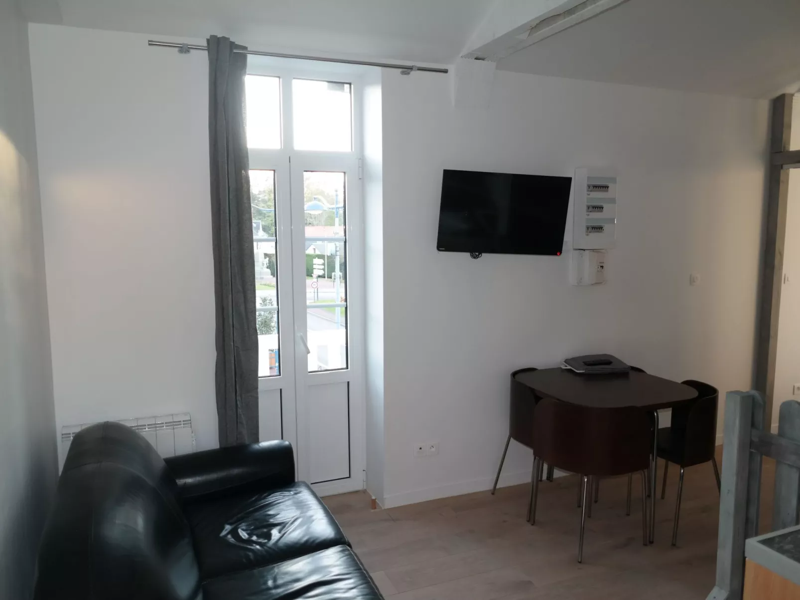 Schöne Unterkunft mit Terrasse in der Nähe des Meeres - Binnen