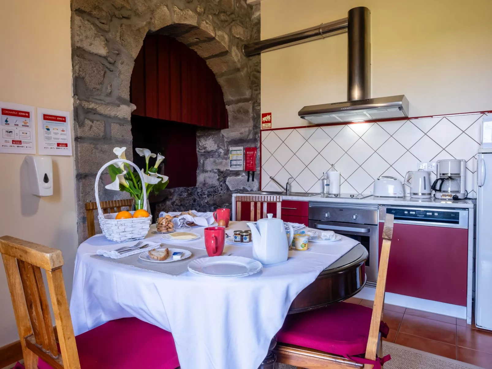 Casa da Fonte - Historisches Steinhaus auf den Azoren-Binnen