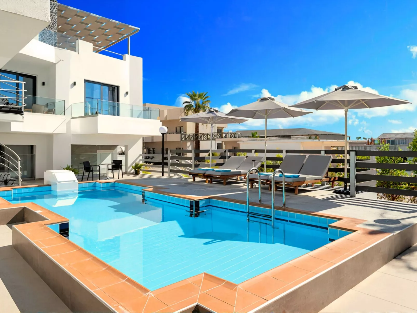 Pnoe Beachside Studio-Buiten