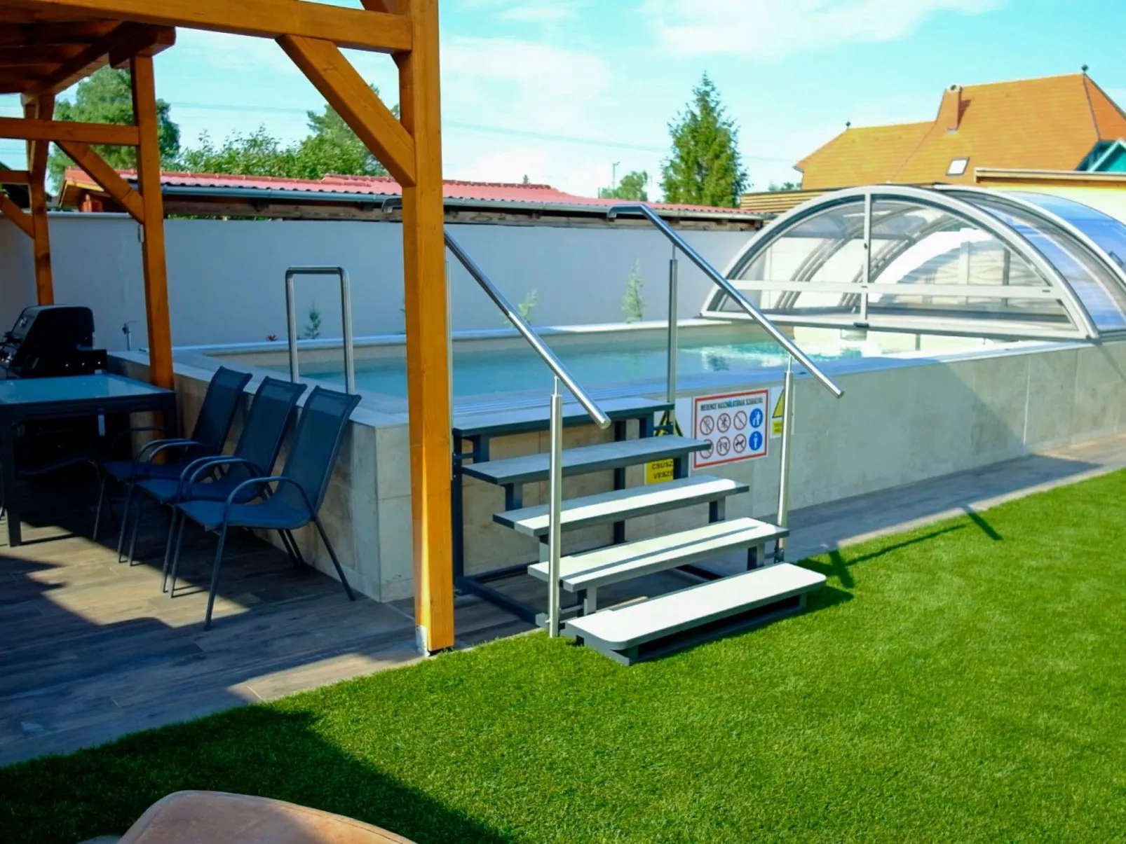 Luxvil apartment-Buiten