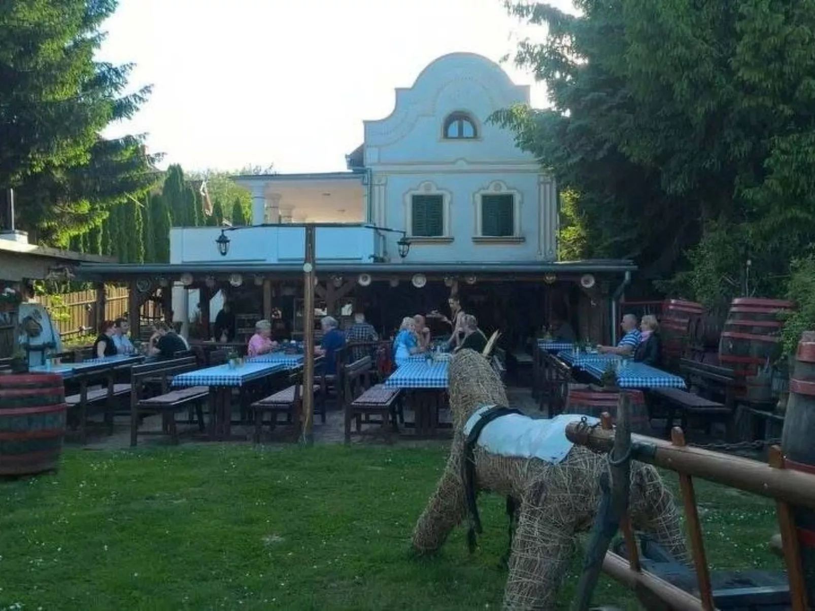 Bequem eingerichtete Wohnung mit großem Garten-Binnen