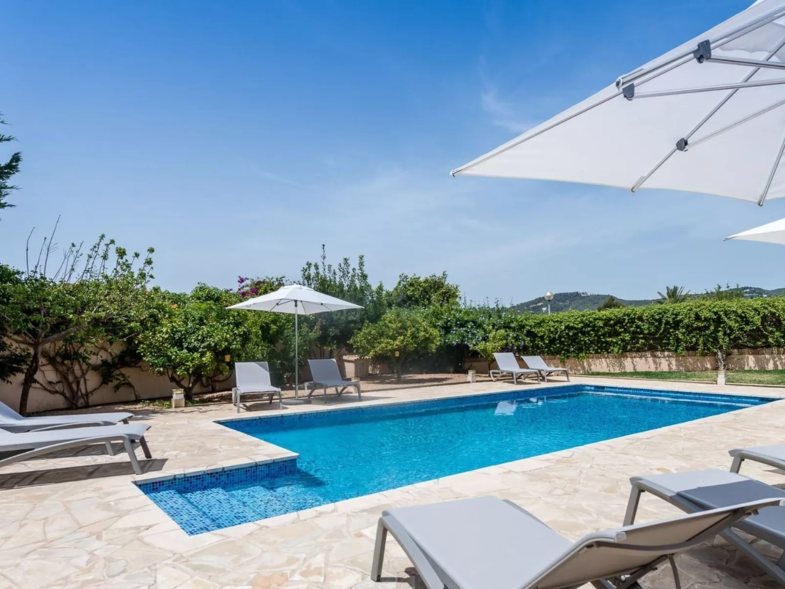 Villa in der Nähe des Zentrums und des Meeres-Buiten