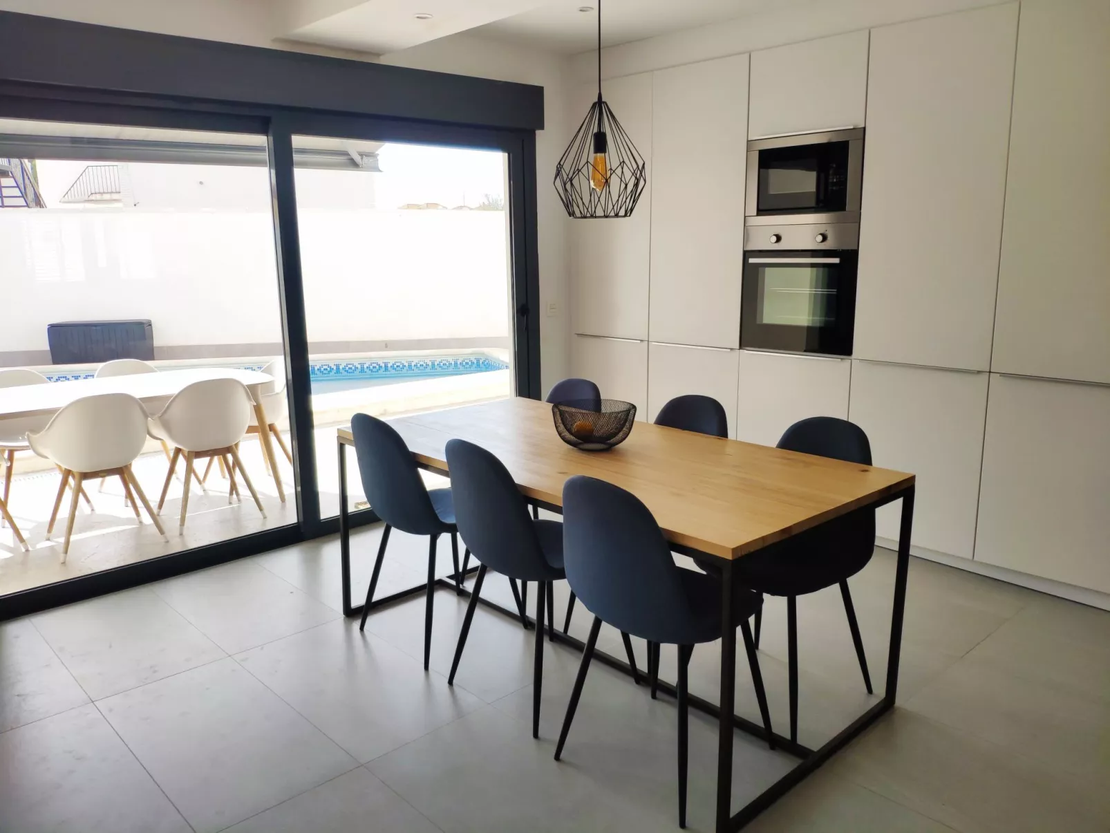 "Arenas house" mit Pool-Binnen