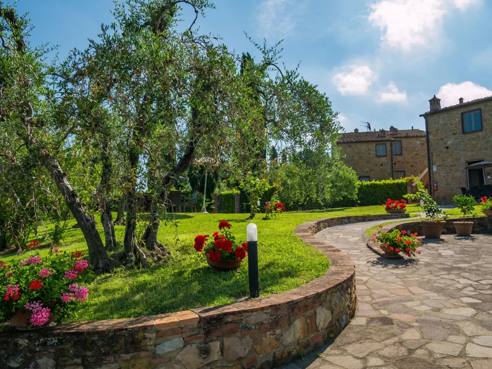 Drei-Zimmer-Wohnungen Borgo Collelungo, erster Stock-Buiten