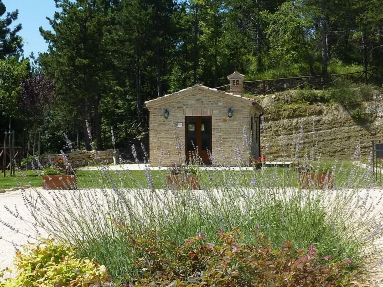 Villa in Le Marche mit atemberaubender Aussicht-Buiten