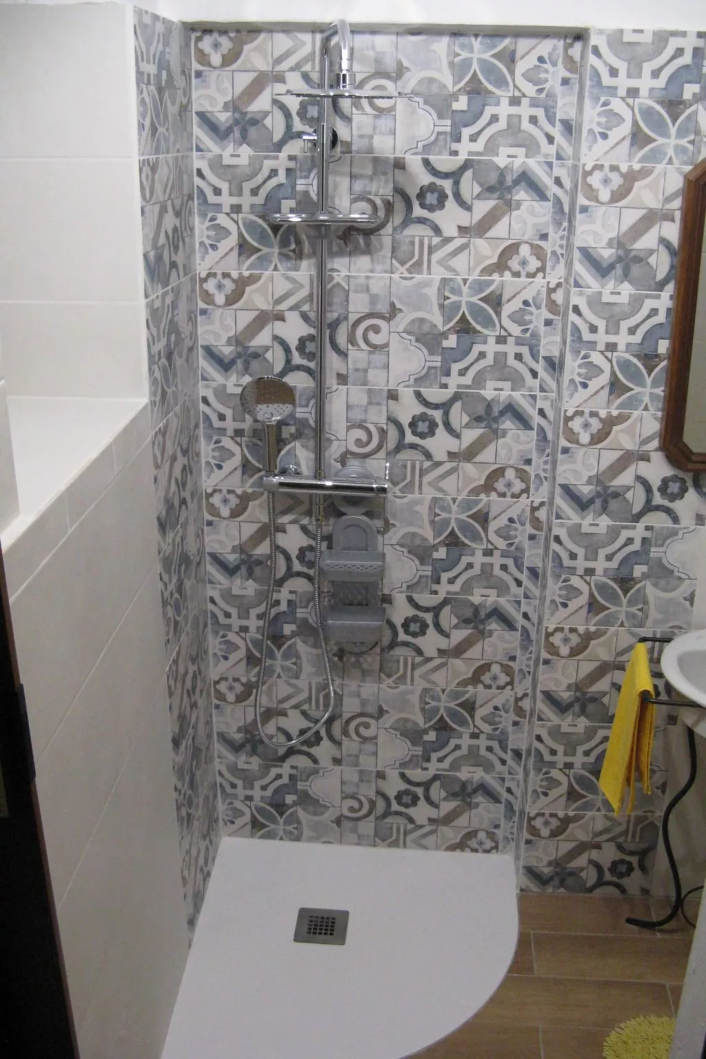 Typisches Bauernhaus mit holzbefeuertem Kamin-Binnen