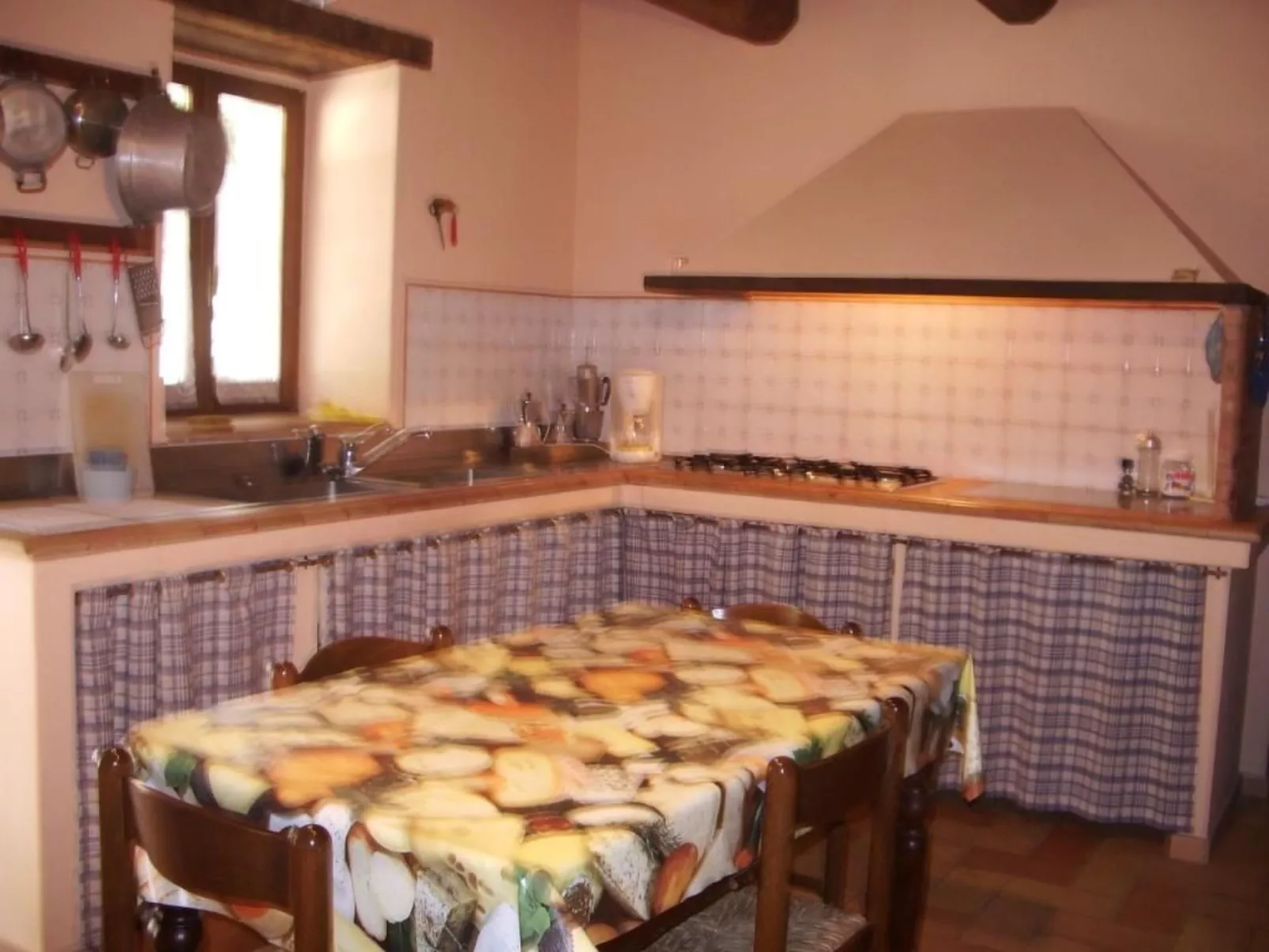 In der Gegend zwischen Meer und Berghang-Binnen