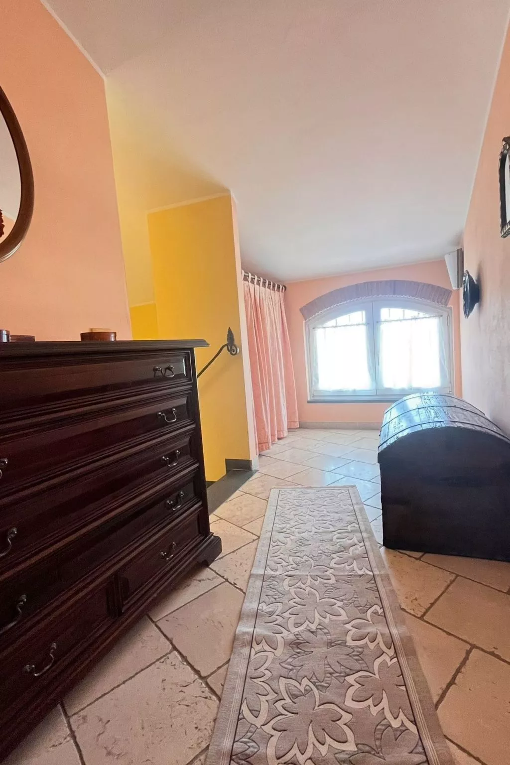 Luxuriöse Gartenvilla-Binnen