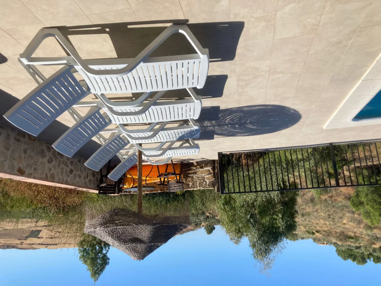 Wunderschön gelegenes Ferienhaus mit privatem Pool-Buiten