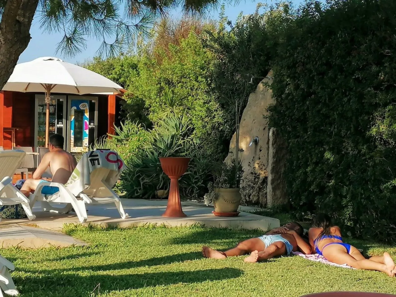 In Marsala mit Terrasse, gemeinschaftlichem Pool und Grill-Buiten