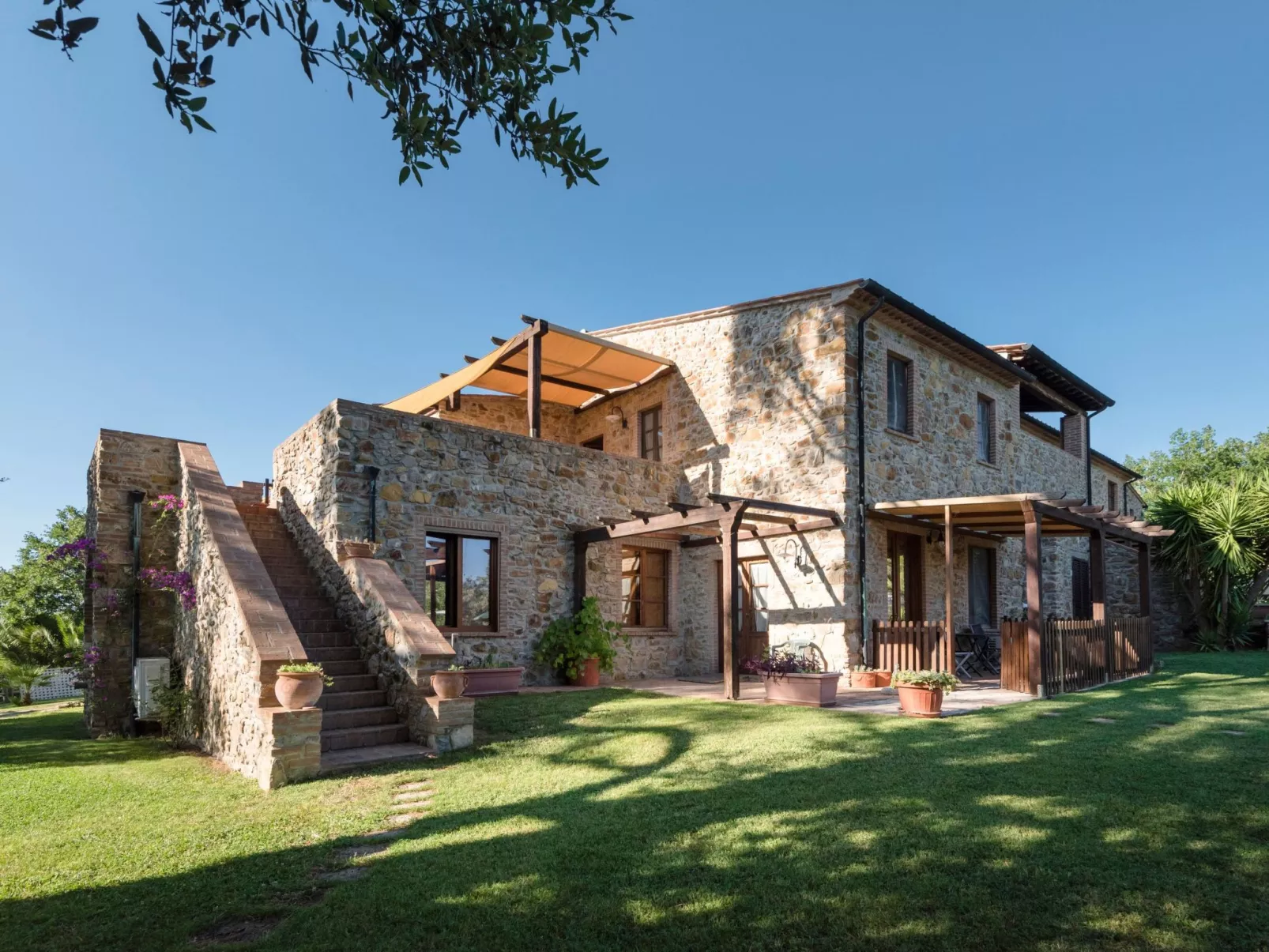 Drei-Zimmer-Wohnung im Bauernhaus-Buiten