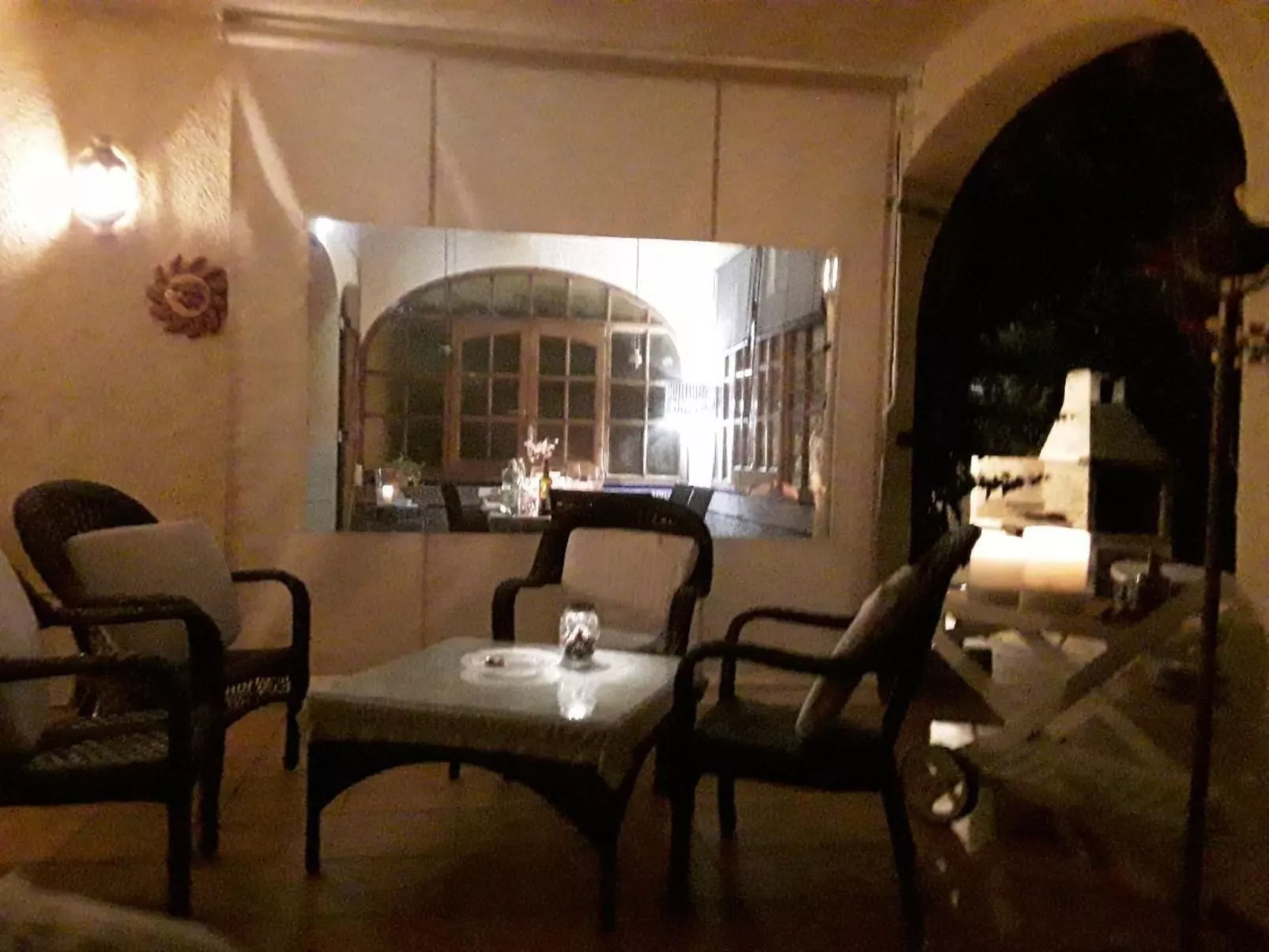 Mit Pool am Meer-Buiten