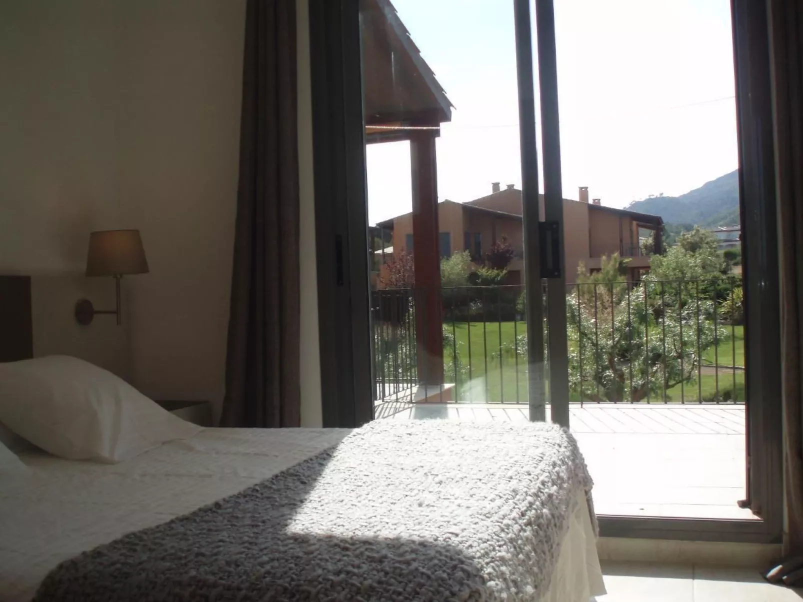 Haus in Bonmont mit Schwimmbad und Port Aventura-Buiten