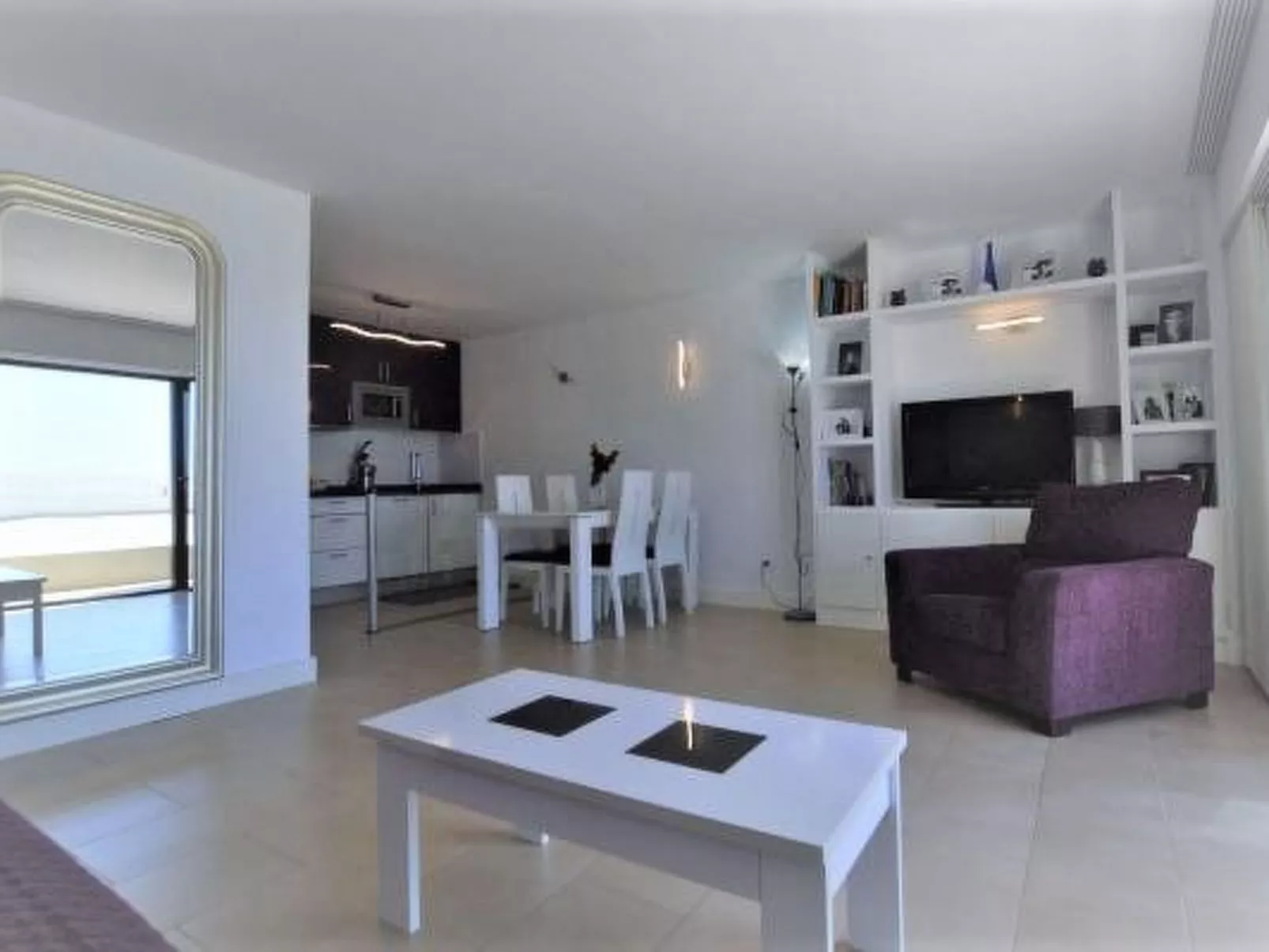 Wohnung mit Blick auf das Wasser-Image-tags.info