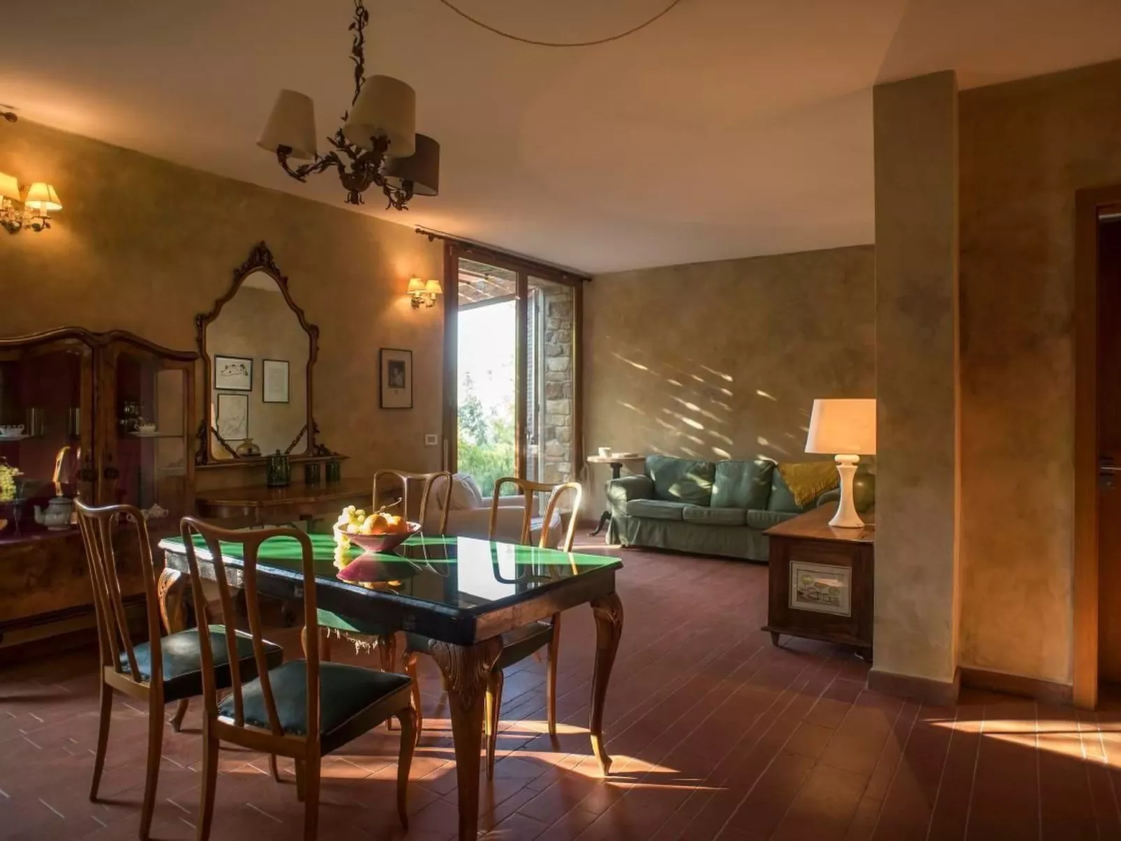 "Villa Felicita" mit Pool-Binnen