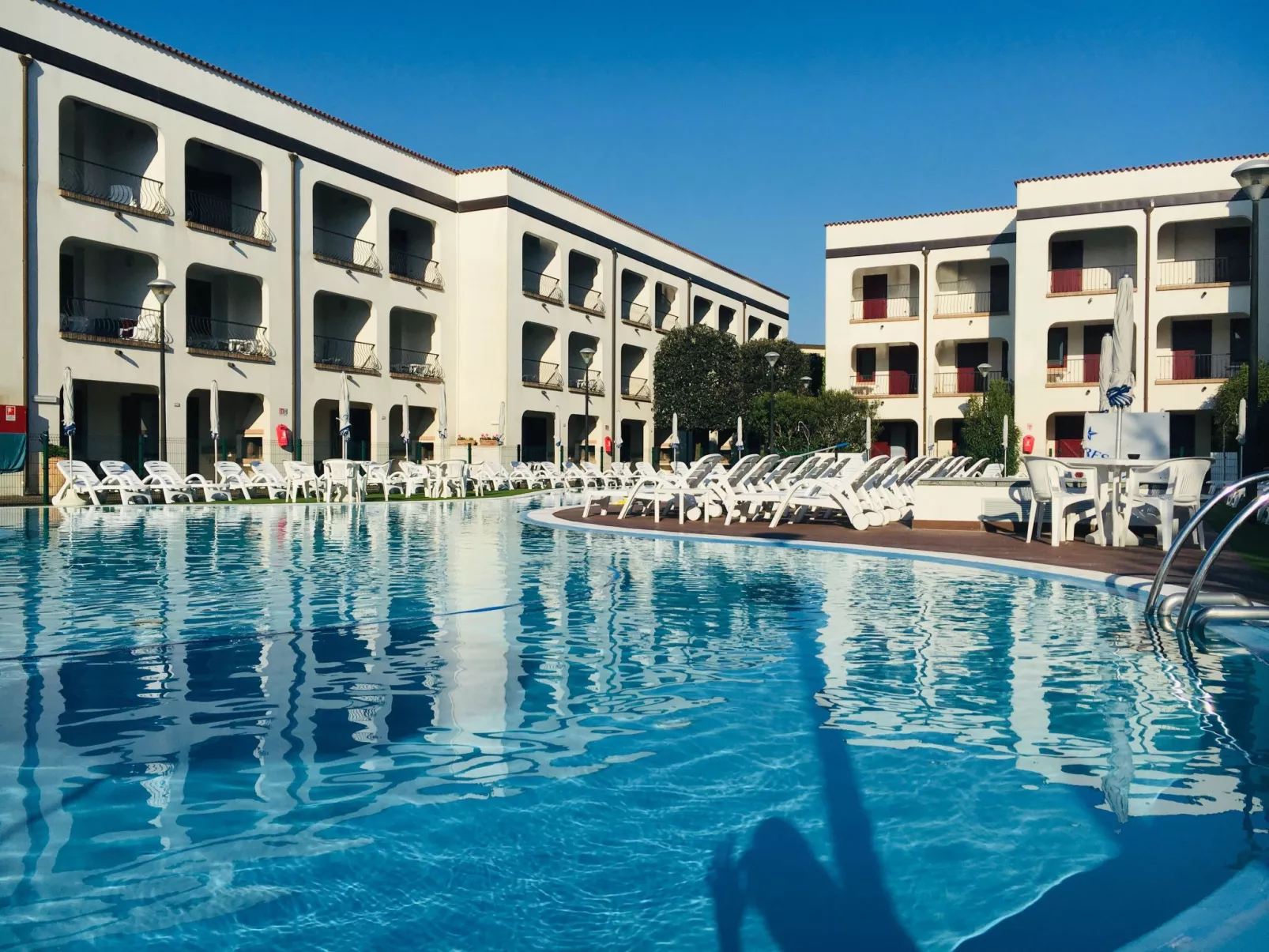 Wunderschöne Wohnung in Lido Di Spina mit Möbliertem Balkon-Buiten