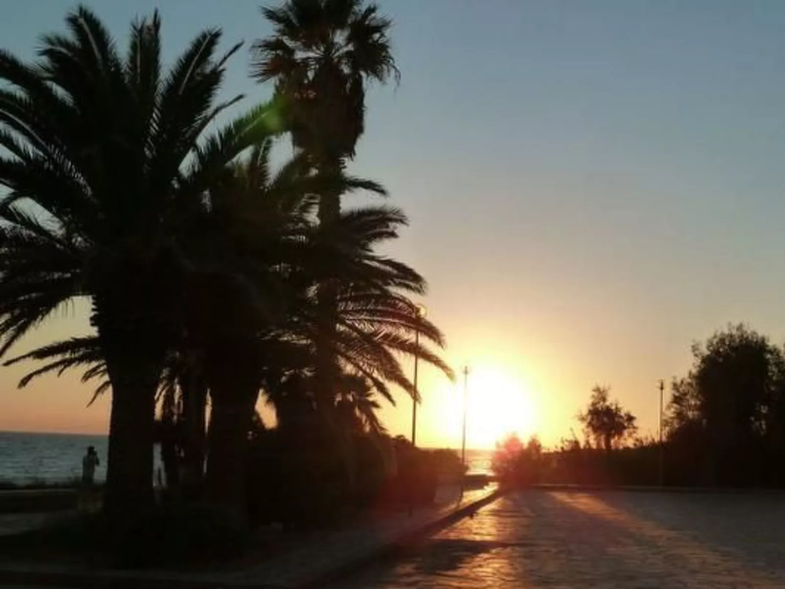 Schöner zentraler Bungalow direkt am Sandstrand auf Sizilien-Image-tags.info