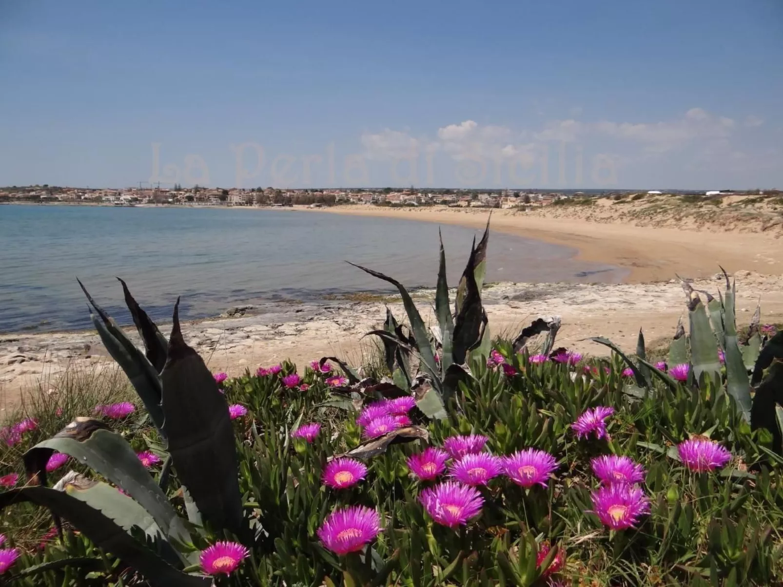 Schöner zentraler Bungalow direkt am Sandstrand auf Sizilien-Image-tags.info
