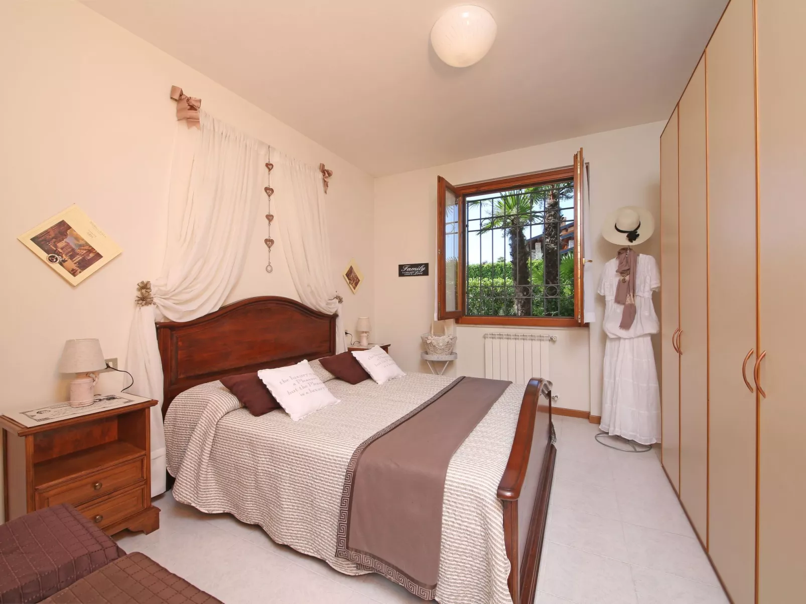 Inmitten von Blumen N.2-Binnen