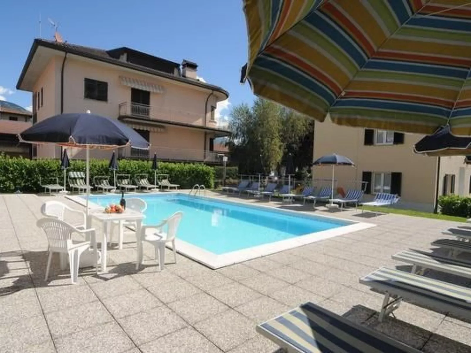 Wohnung in Domaso mit privatem Parkplatz-Buiten