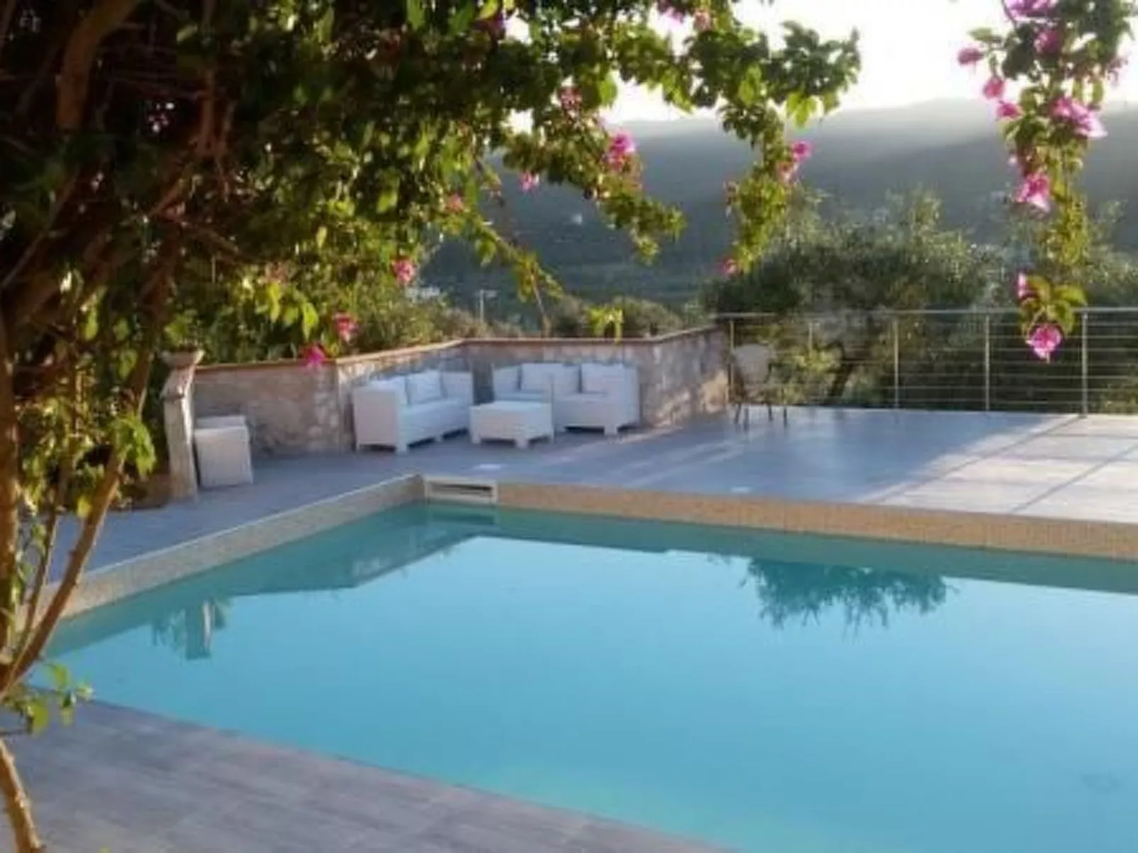 Brandneue Wohnung in Villa mit Schwimmbad-Image-tags.info