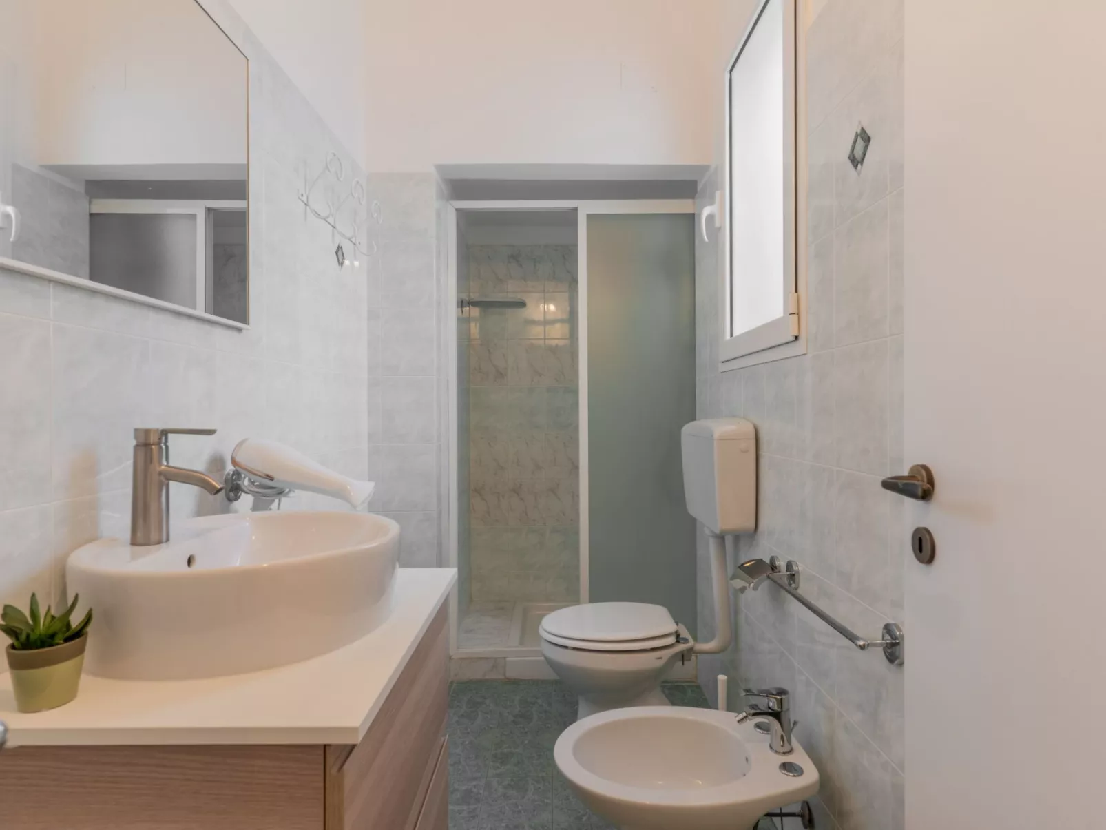 Olympus-Haus-Image-tags.info