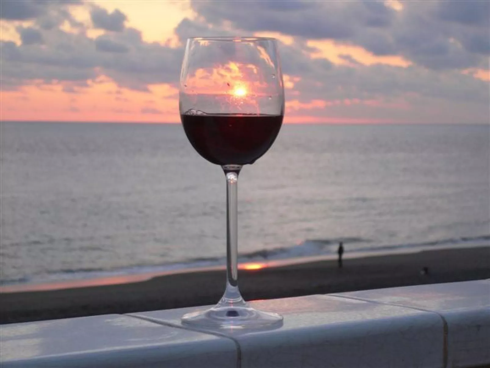 Appartement mit Blick auf das Wasser-Image-tags.info