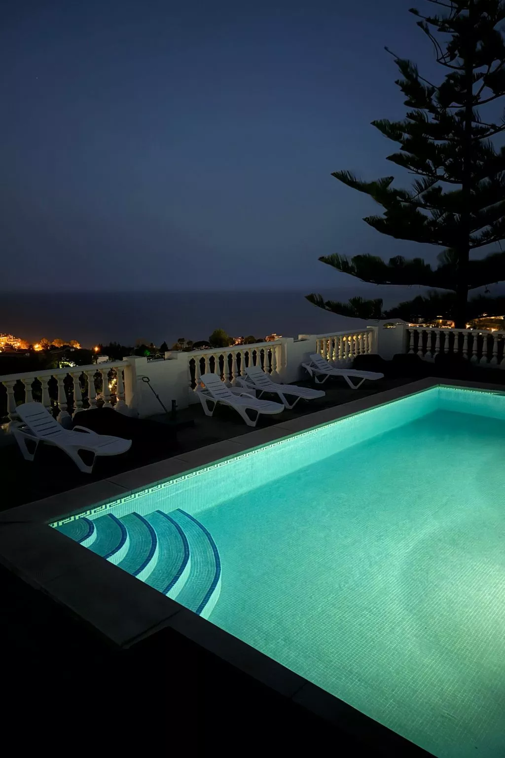 Villa Bella Vista mit Panoramablick und priv. Pool-Buiten