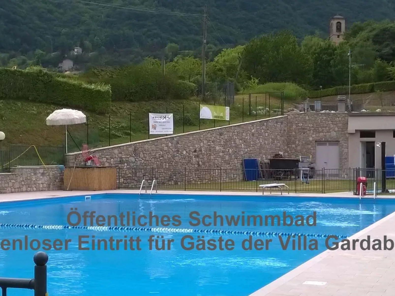 Wohnung mit Terrasse mit Blick auf den Gardasee-Buiten
