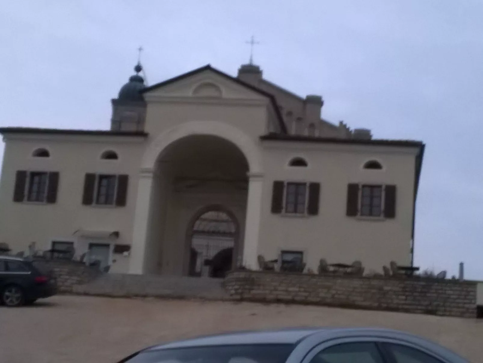In einer Villa mit Garten und Blick auf den Gardasee-Buiten