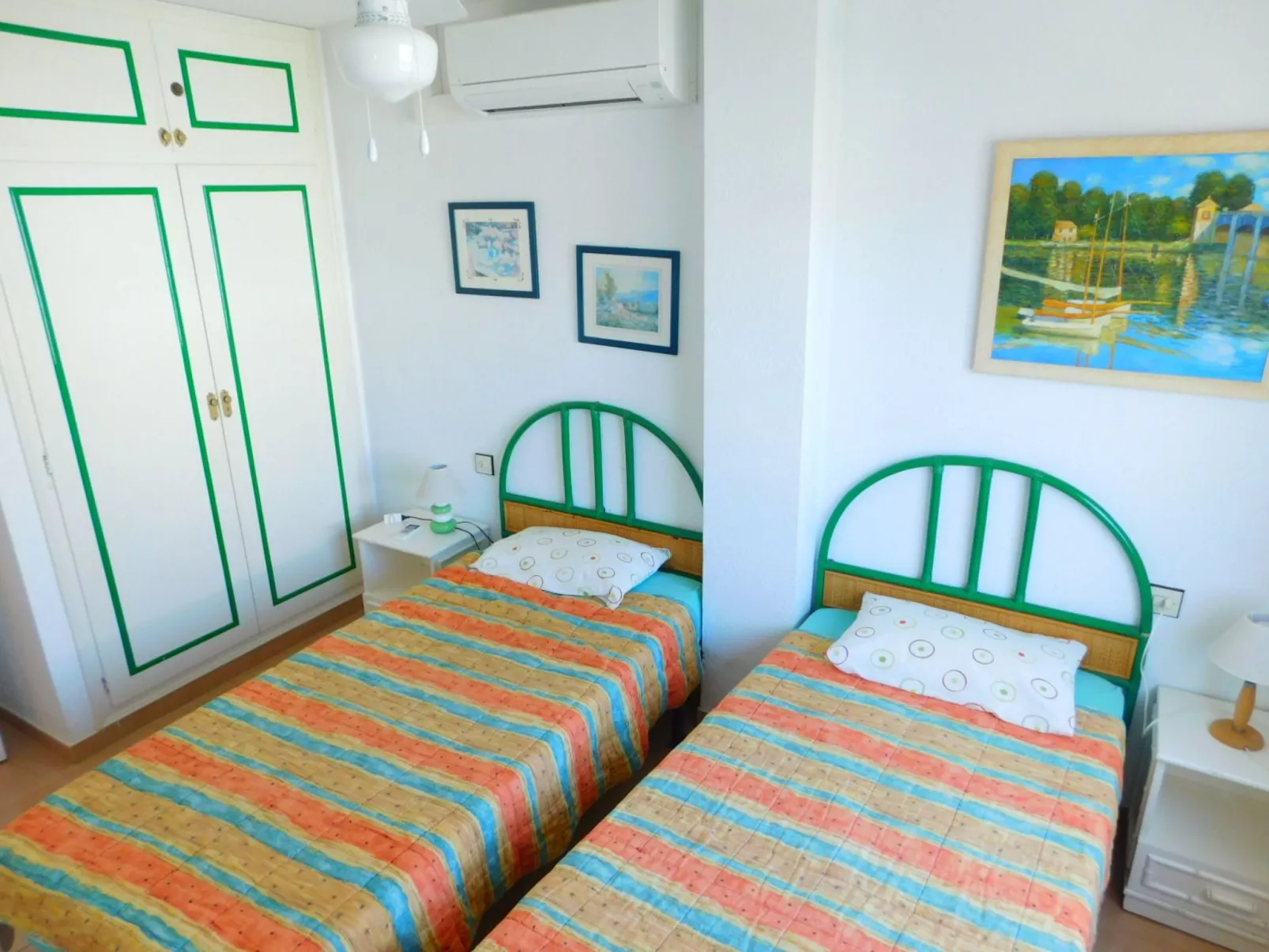 Mit großer Terrasse und Parkplatz in Salatar, Roses-Binnen