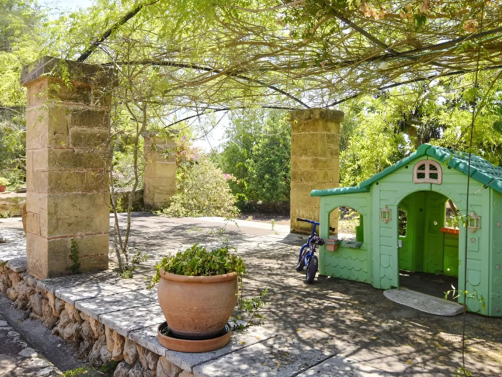 Finca mit Ruhe und Infinity-Pool-Image-tags.info