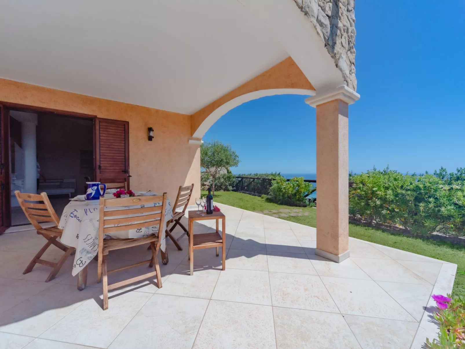 Moderne Villa mit atemberaubendem Blick auf die Küste-Buiten