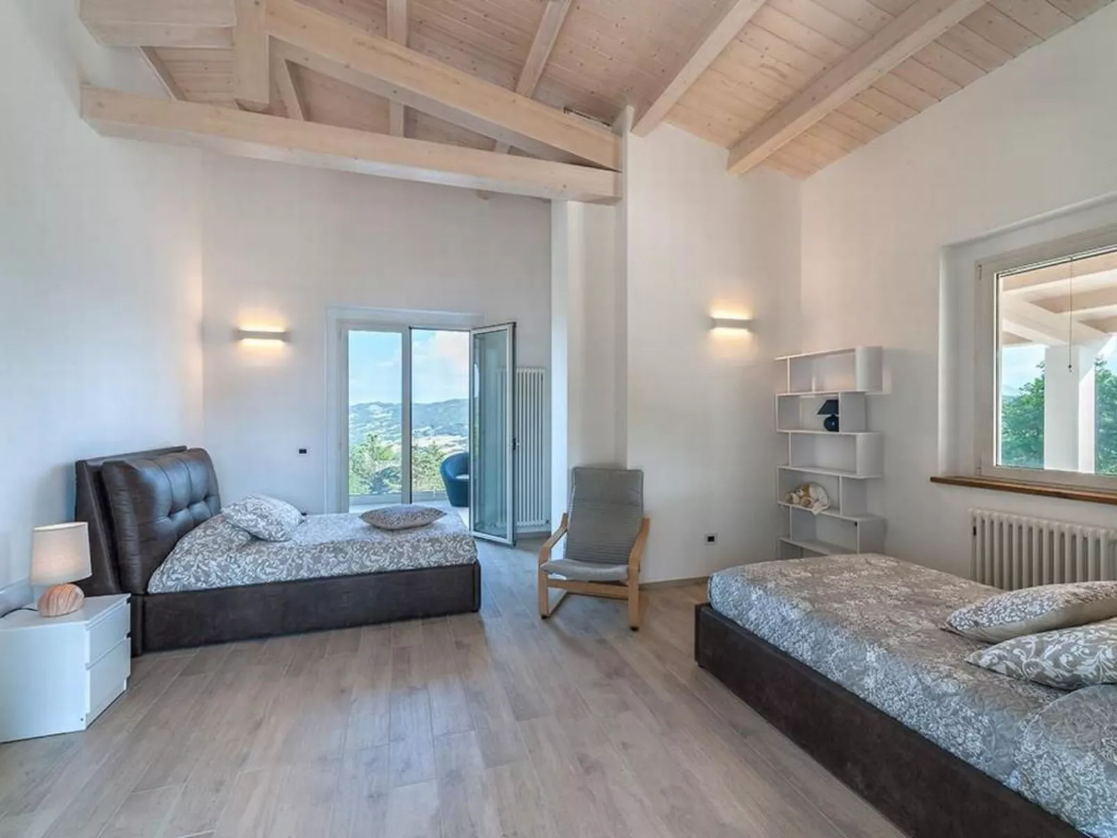 Villa Montefalcone, Außen- und Innenpool-Binnen