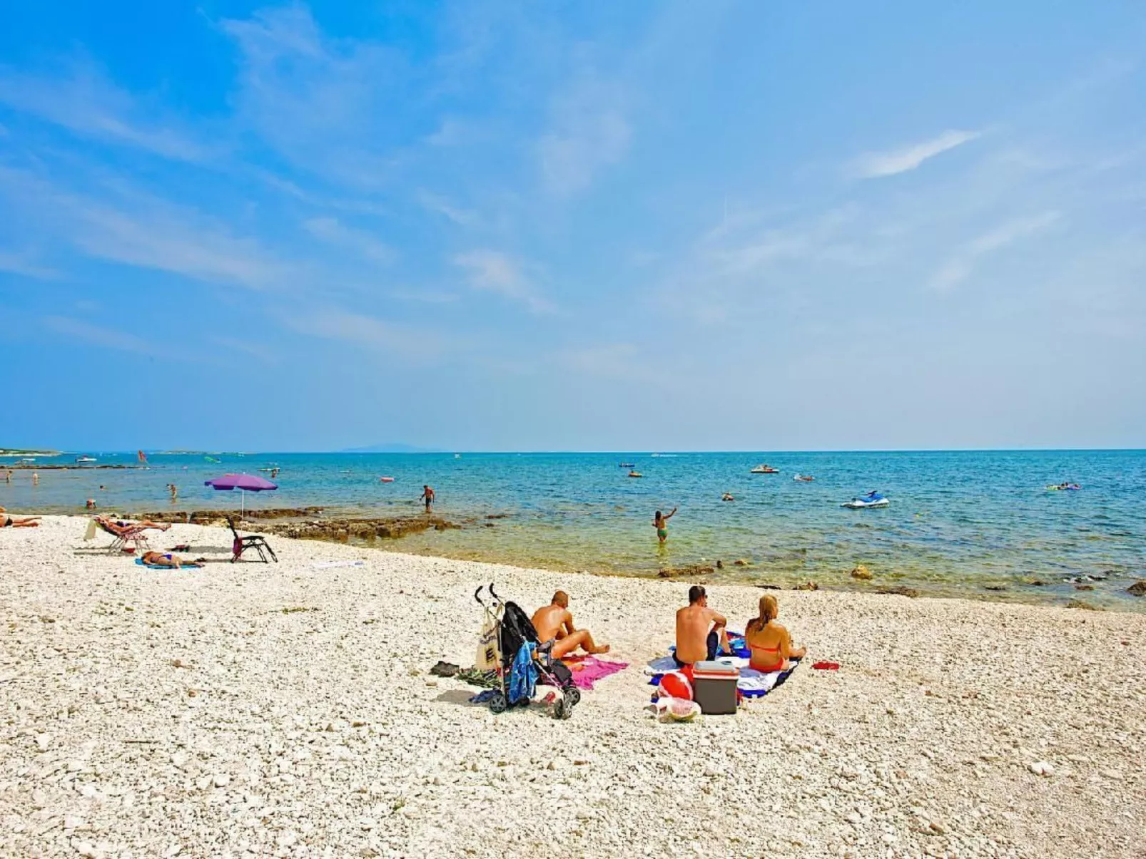 Schönes Apartment, privater Parkplatz und Strand in der Nähe-Buiten