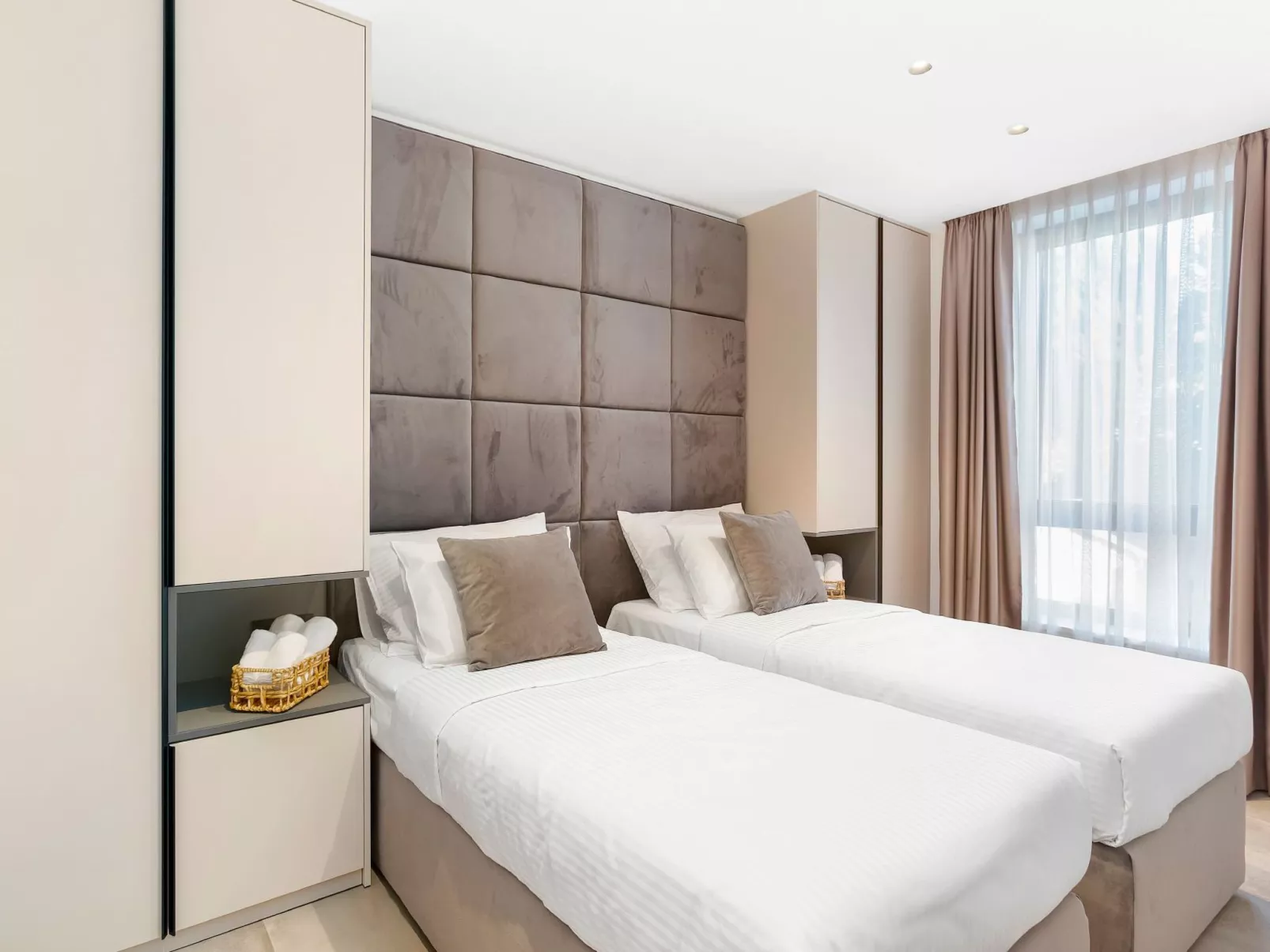 Fly Room - A1-Binnen