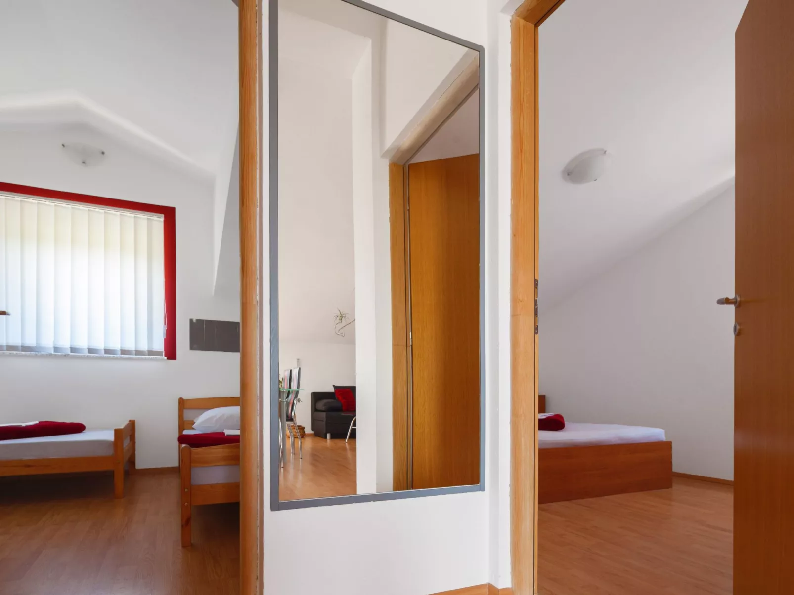 Ema Red mit Jacuzzi-Binnen