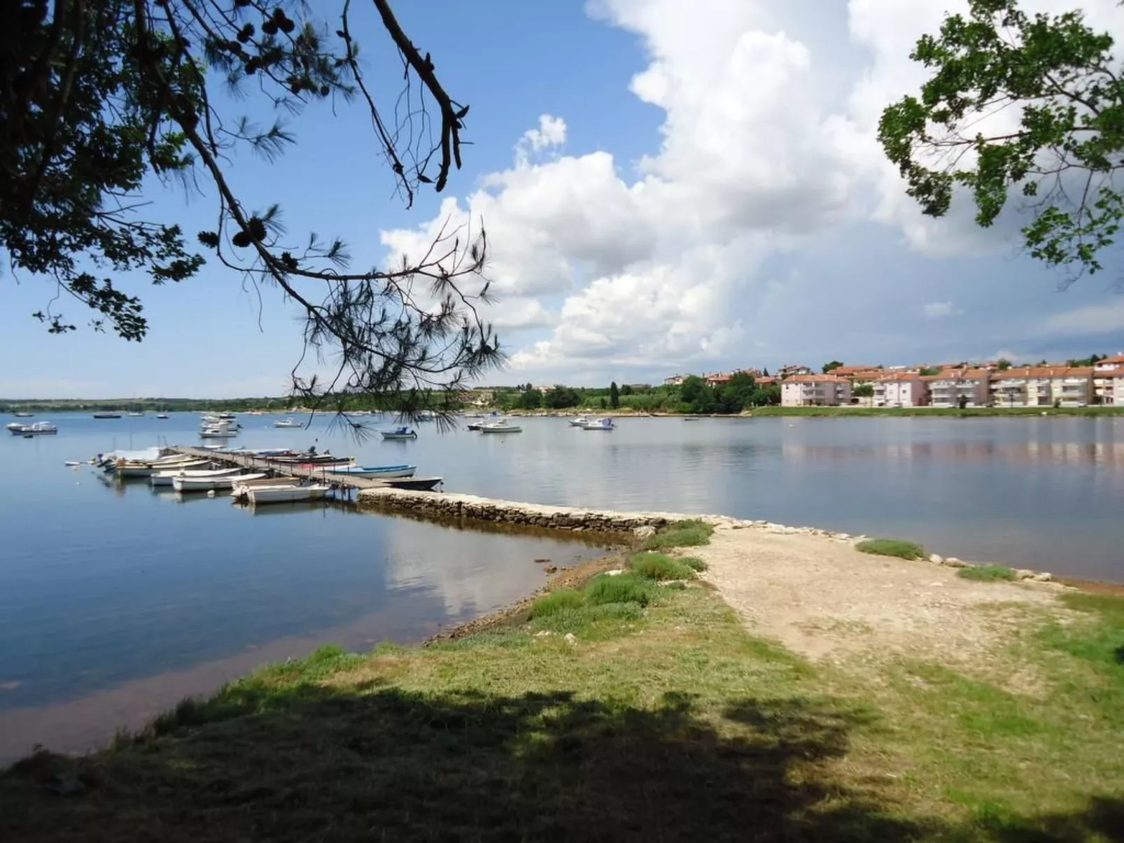 Modernes und komfortables Wohnen in der Wohnung-Buiten