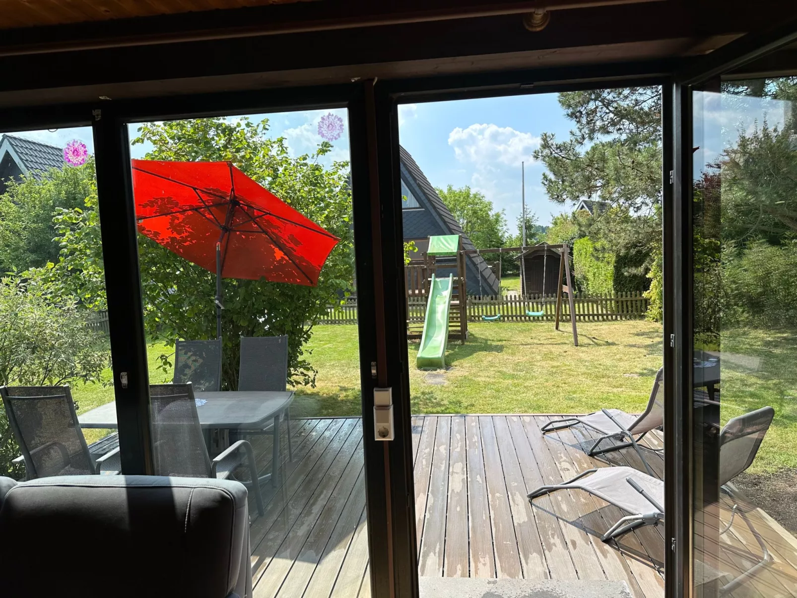 Mit Garten, Grill und Terrasse - Buiten