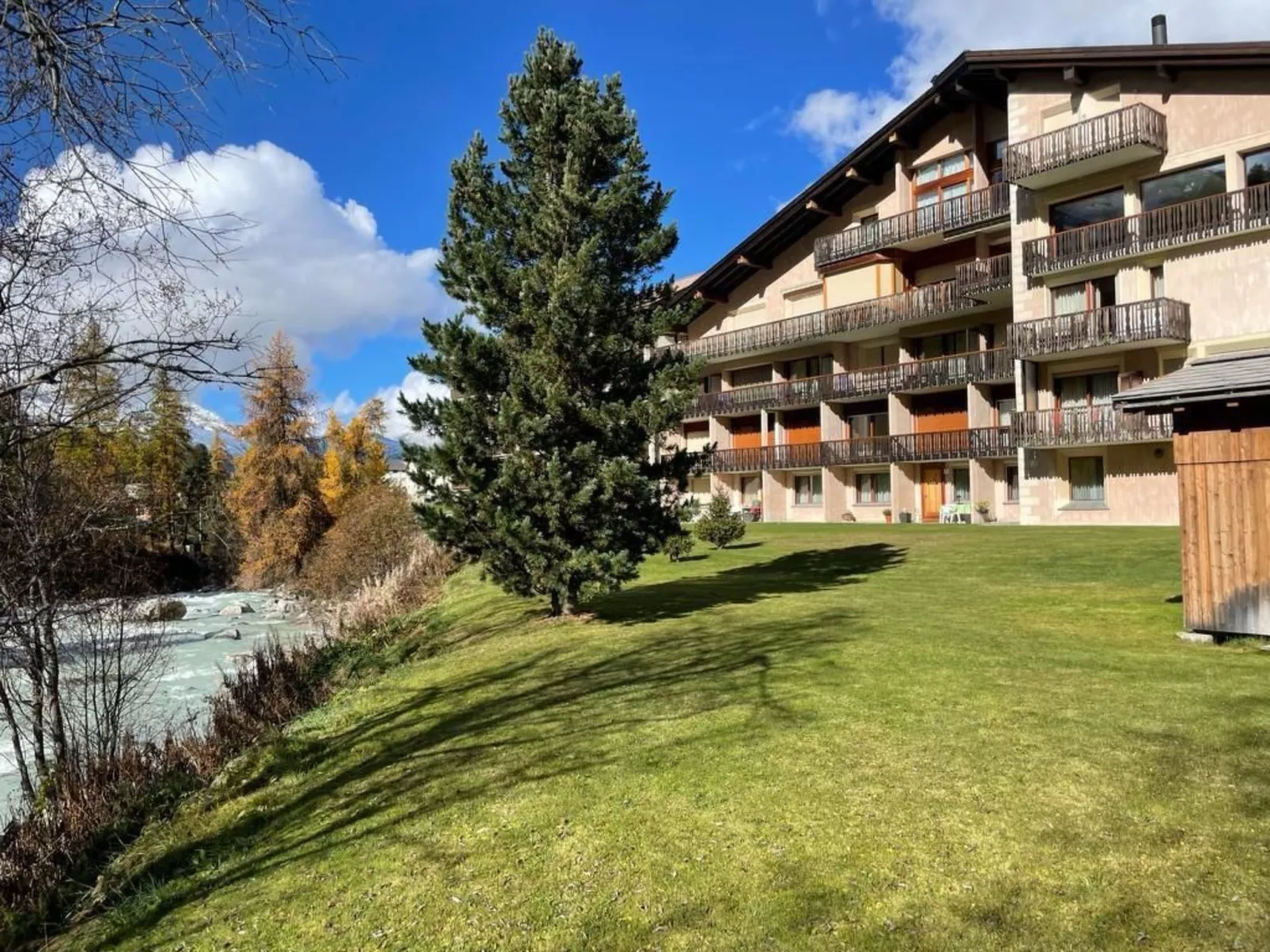 Chesa La Furia Dach Whg 45m2-Buiten