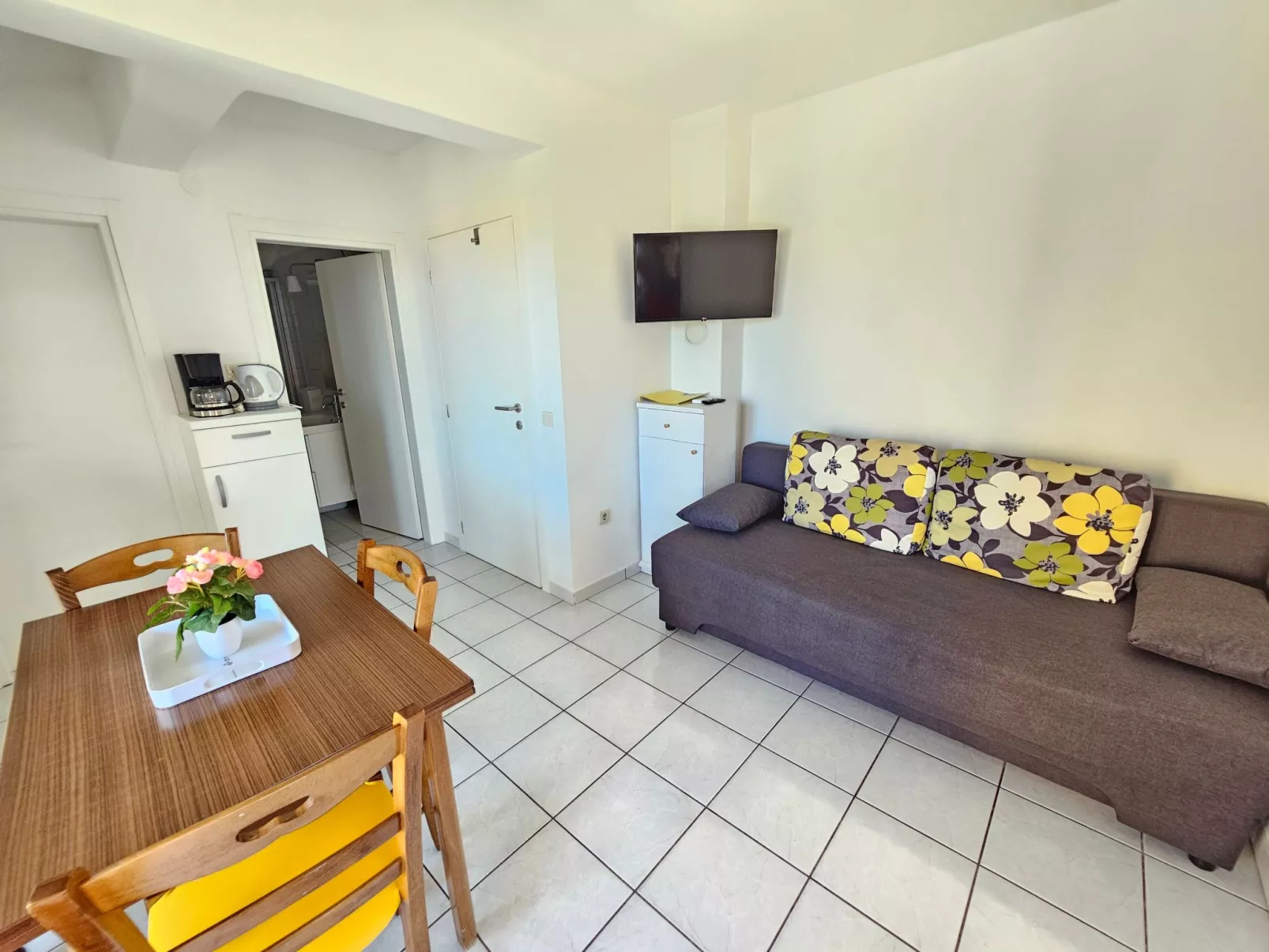 Wohnung mit Balkon, AC, Privatparkplatz-Binnen