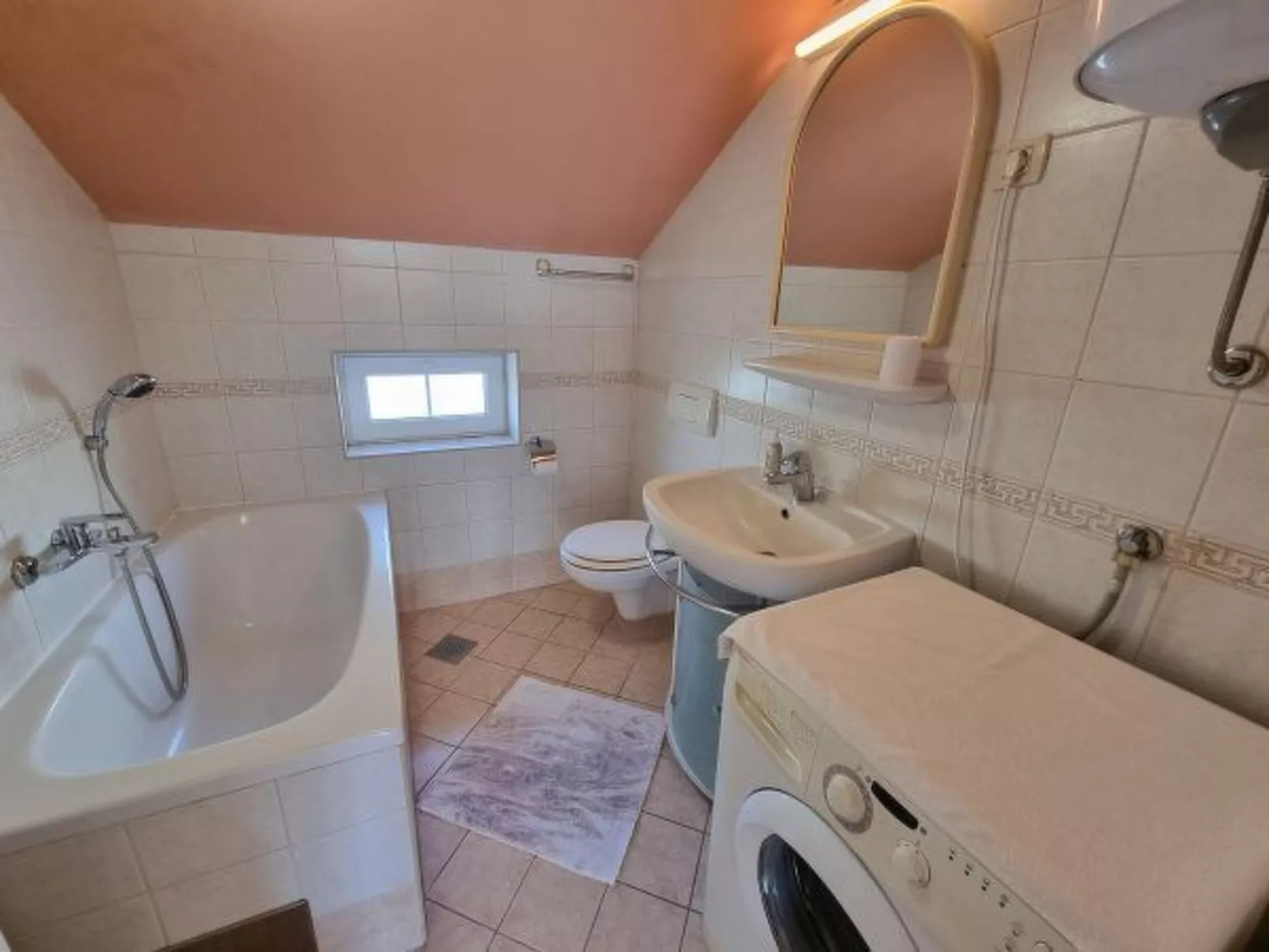 Wohnung mit Balkon, tolle Lage-Binnen