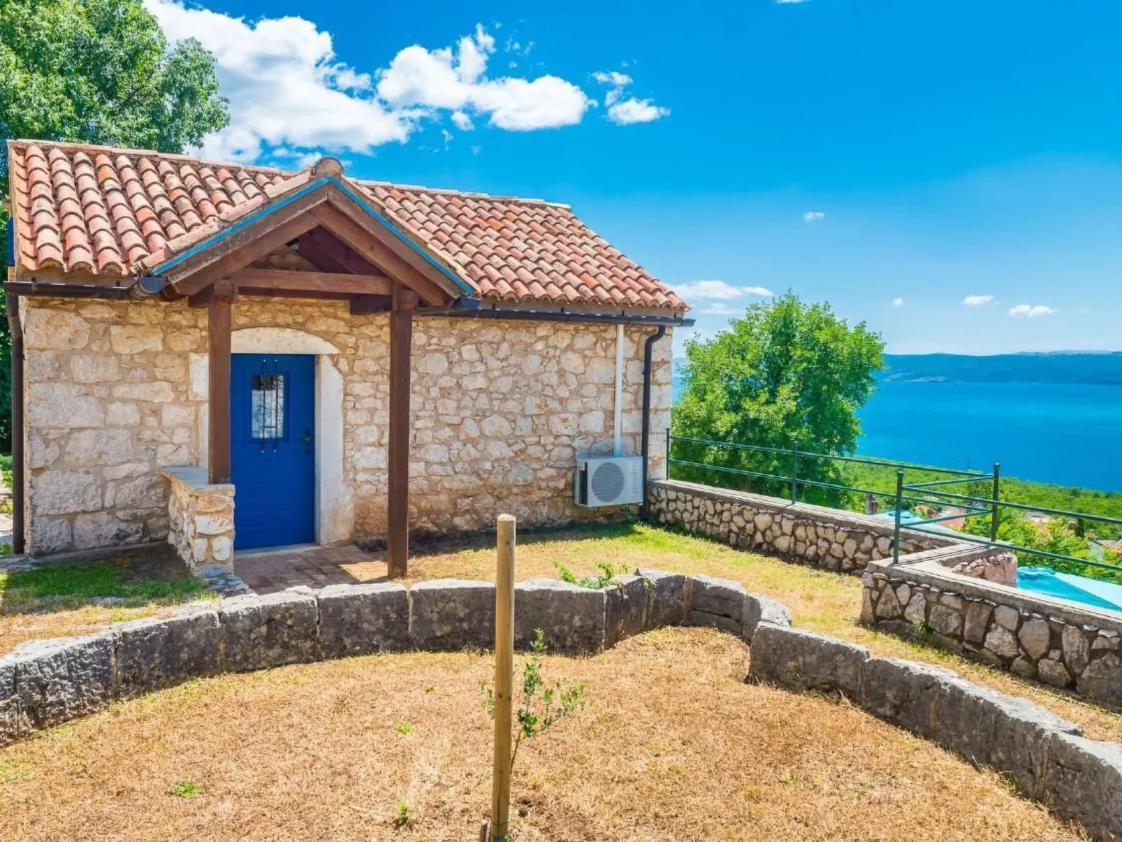 "Villa Ivanka" mit Blick auf das Wasser-Buiten