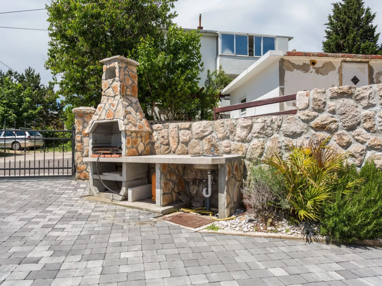 Charmantes Appartement in Baška mit Eigenem Balkon-Buiten