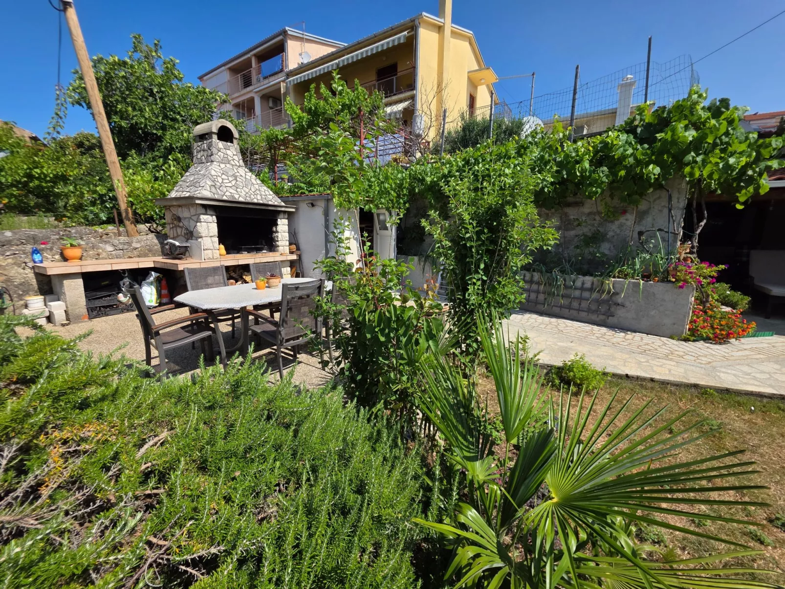 Studio-Apartment mit Terrasse-Buiten