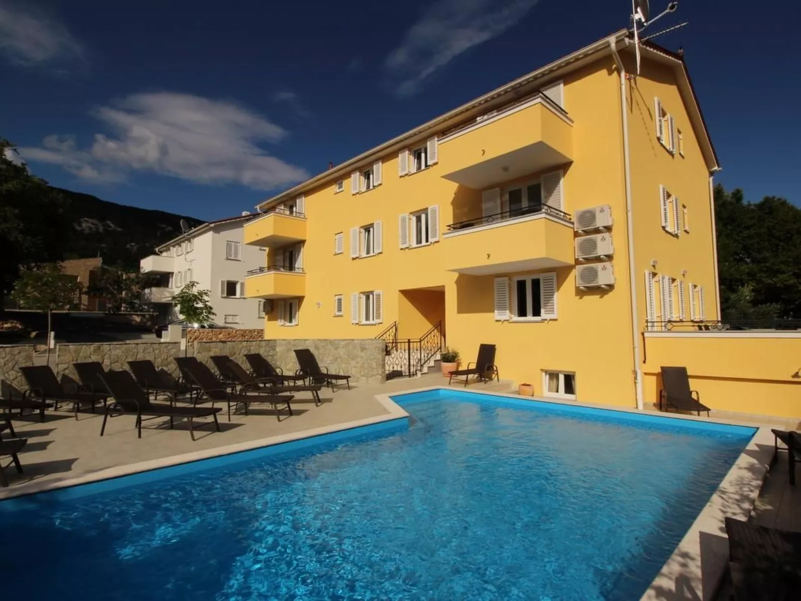 Gorica II A2+2 br.8-Buiten