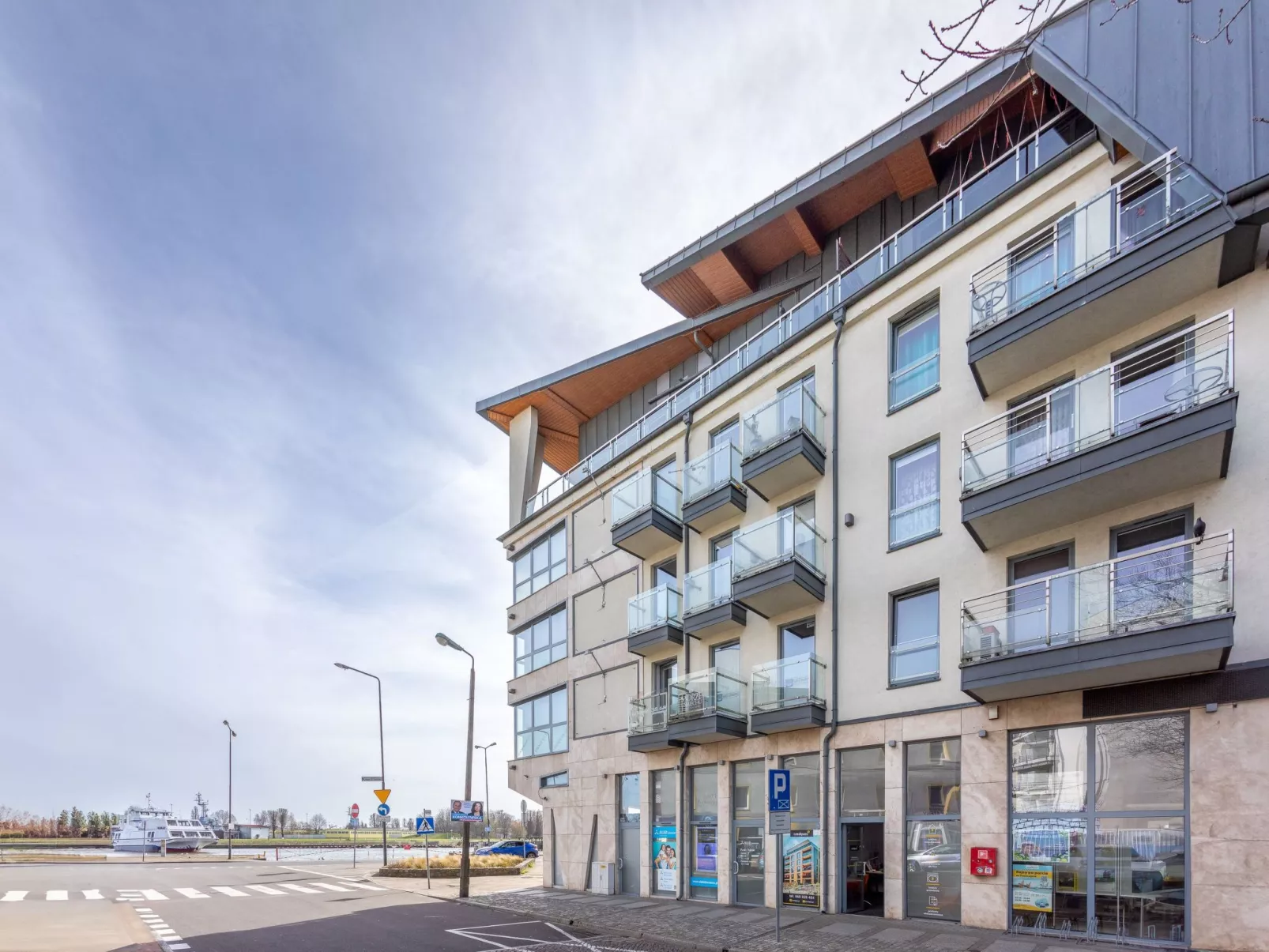 Concha mit Blick auf den Hafen-Buiten